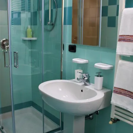 Grosse Ferienwohnung In Onno Mit Garten Und Terrasse Apartament Oliveto Lario