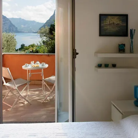 Grosse Ferienwohnung In Onno Mit Garten Und Terrasse Oliveto Lario