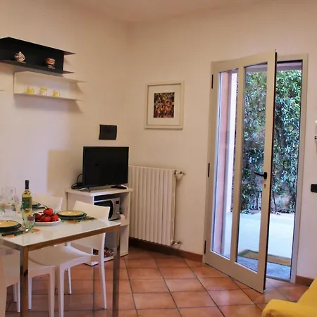 Grosse Ferienwohnung In Onno Mit Garten Und Terrasse Oliveto Lario